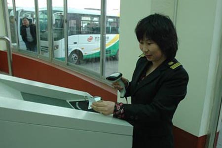 二維碼掃描器應用車站檢票，掃手機二維碼電子票即可進站