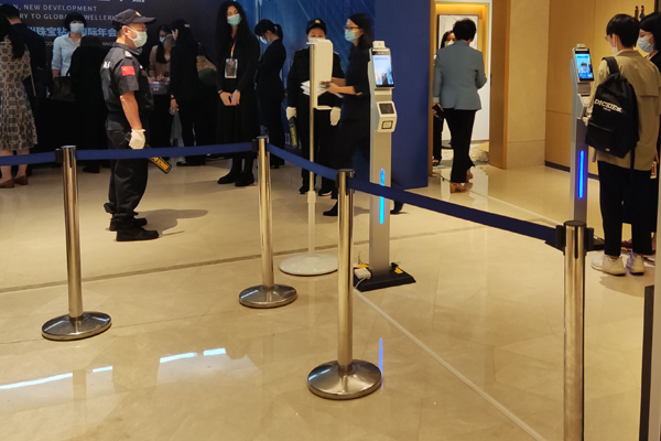 人臉識別健康碼掃碼測溫一體機應用在春運防疫出行，讓春節過得更放心